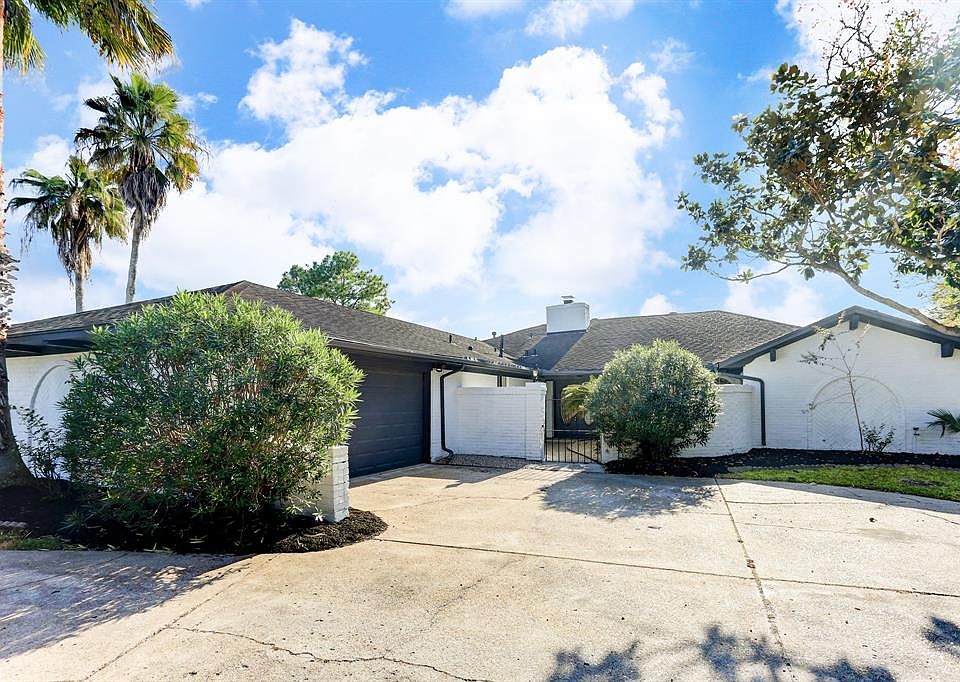 1st image of 3018 Cypress Point Dr