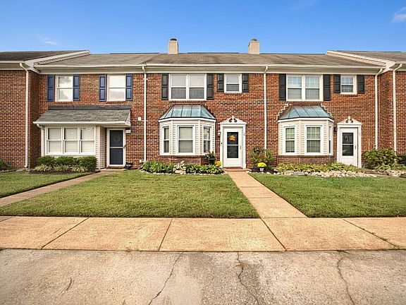 2nd image of 105 Choisy Cres