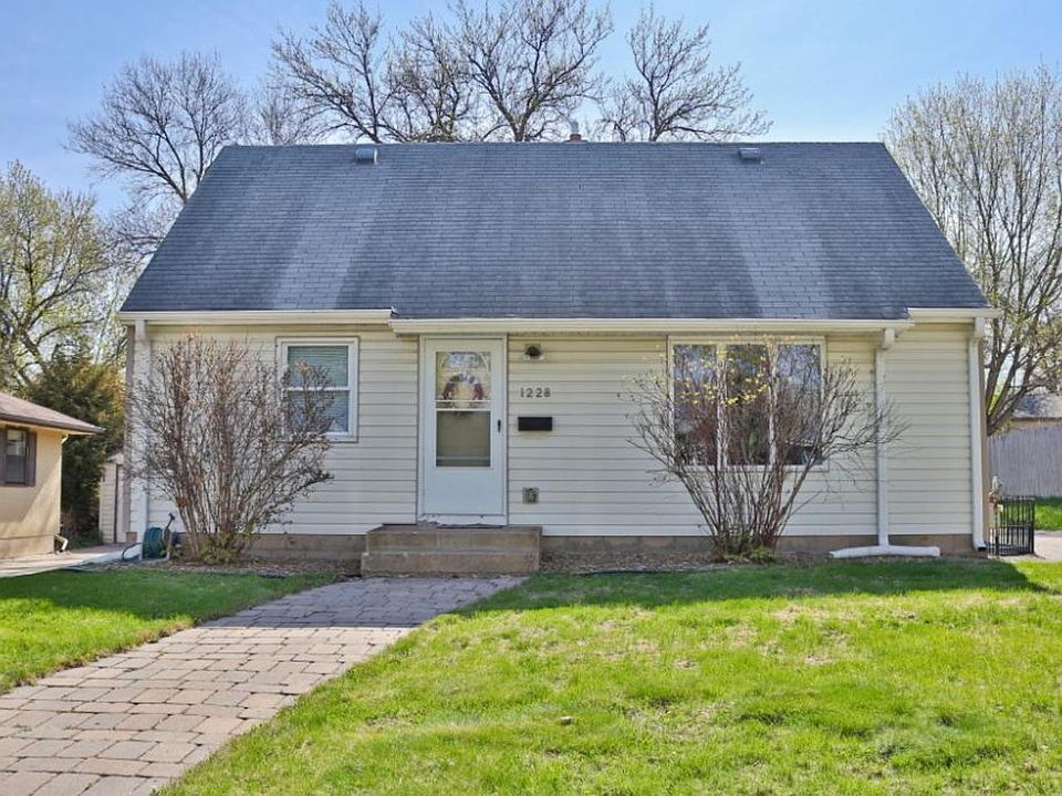 1st image of 1228 Stryker Ave