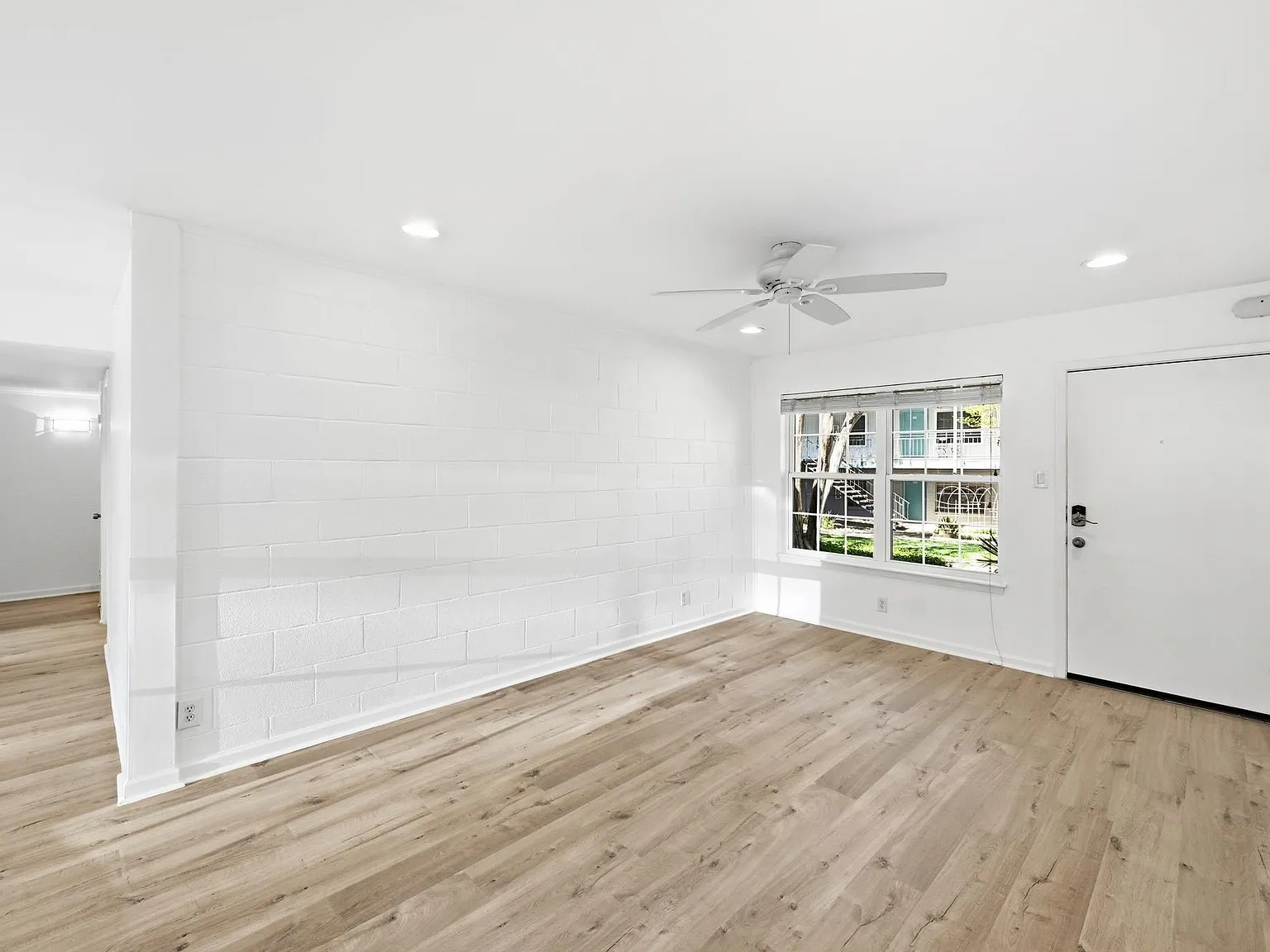 3 bed, 2.0 bath, 1239 sqft, $3,100 — Photo 3