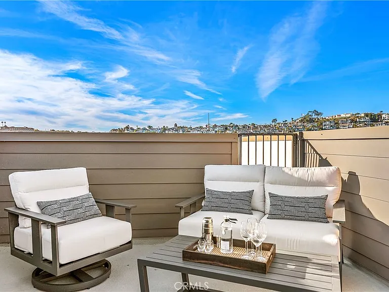 1309 Doheny Way — Photo 37
