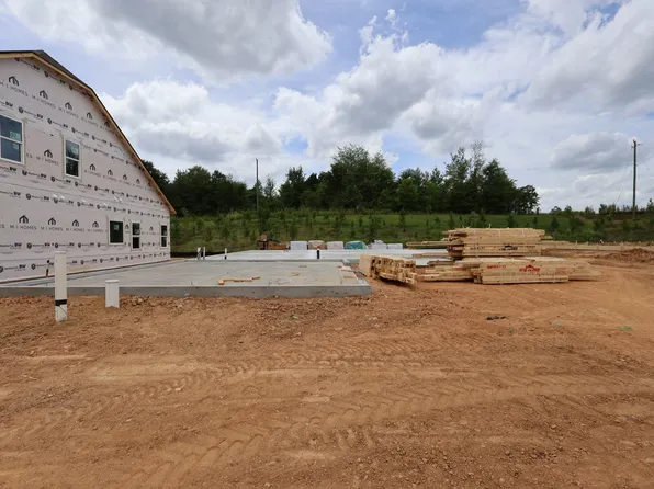 691 Downshire Rd NW, Concord, NC 28027