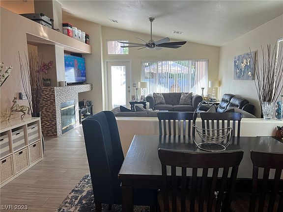3rd image of 9821 Aspen Grove Pl