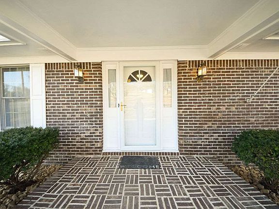 4th image of 3703 Moreland Dr NE
