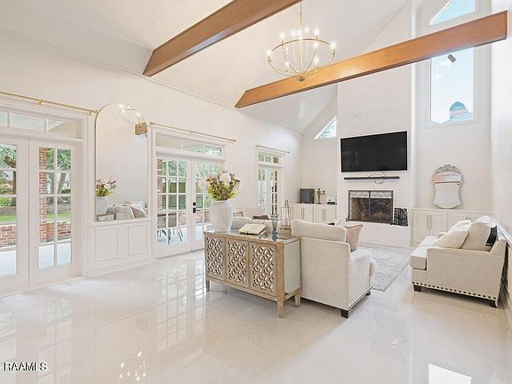 4th image of 215 Spyglass Ln