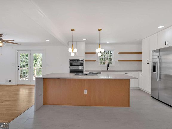 4th image of 3819 Dora Dr SE