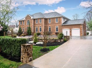 5416 Woodway Dr, Alexandria, VA 22310