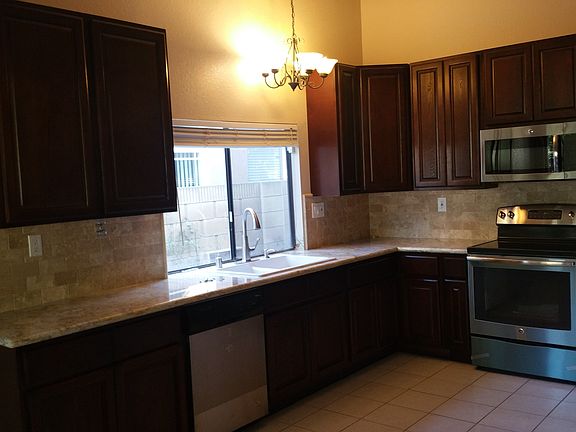 Cabinets around entire kitchen