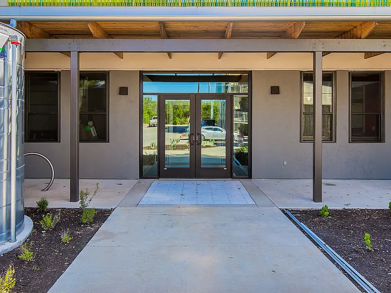 Lakeline Station — Photo 4