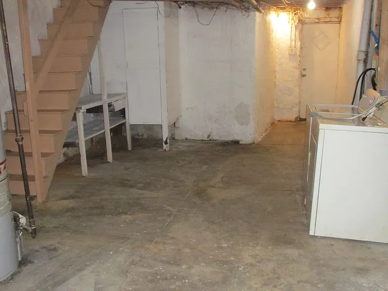 4153 Stirling St — Photo 14