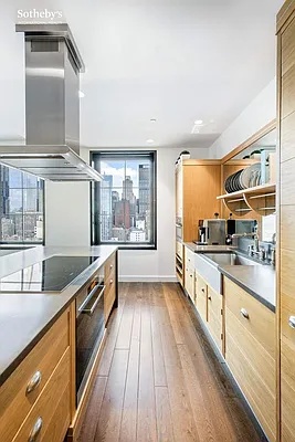 Sold by Sotheby's International Realty | media 6