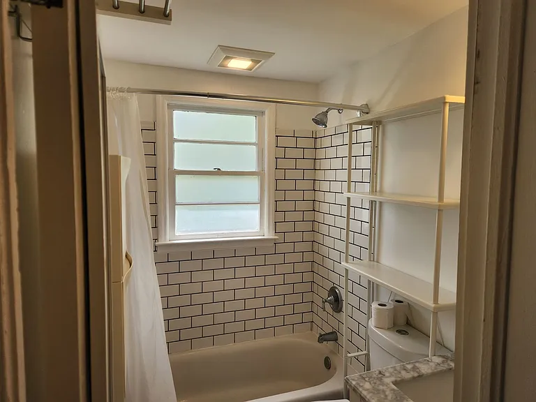 1512 Barnard St — Photo 17