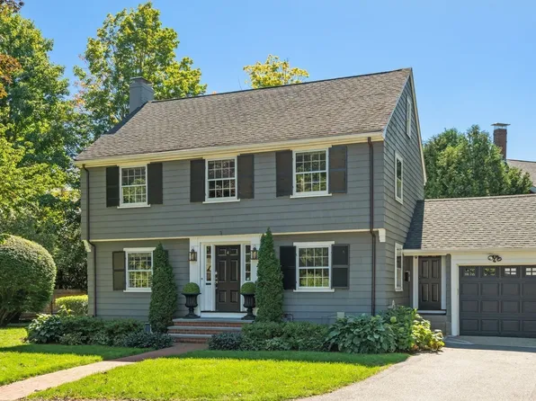 4 Woodlawn Oval, Wellesley, MA 02481