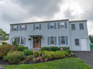 6037 Buckingham Dr, Bensalem, PA 19020