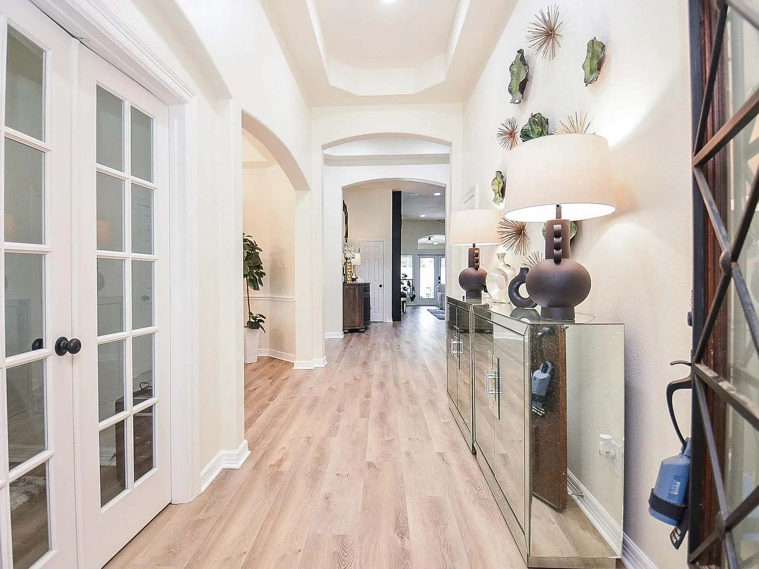 4 bed, 3.0 bath, 3592 sqft, $4,000 — Photo 4