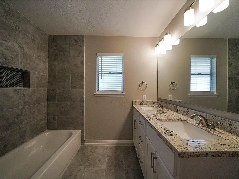 7818 Beaufort Dr — Photo 20