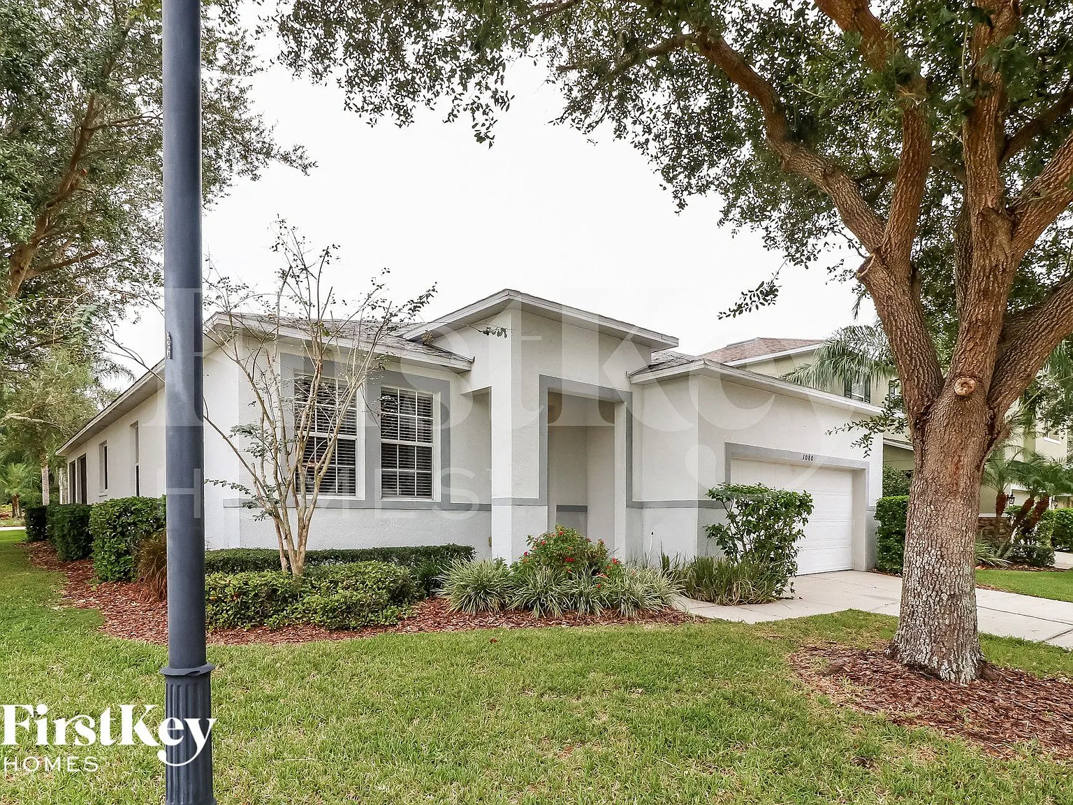 3 bed, 2.0 bath, 1890 sqft, $2,195 — Photo 2