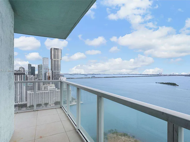 1900 N Bayshore Dr — Photo 4