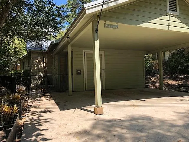 2206 W 10th St — Photo 23
