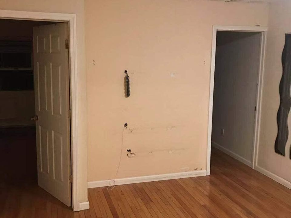 2nd image of 16202 71st Ave APT 1