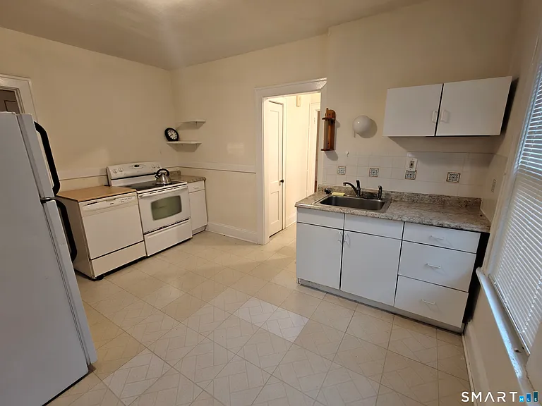 143 Dover Rd — Photo 23