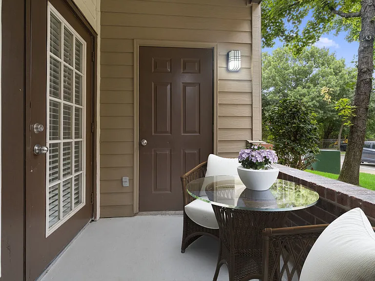 Larkin Apartment Homes — Photo 43