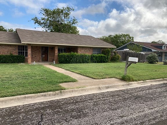 2nd image of 801 E Woodlawn Dr