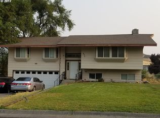 830 W Ridgeway Ave, Hermiston, OR 97838