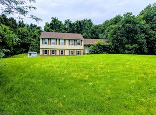 55 Country Club Ln, Phillipsburg, NJ 08865
