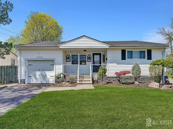 114 Jeffery Rd, Colonia, NJ 07067