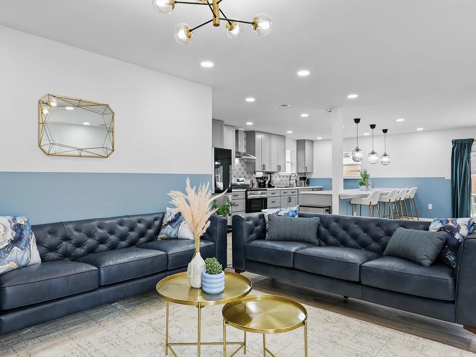 4 bed, 1908 sqft, $8,000 — Photo 2