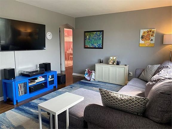 4th image of 154 Elmwood Dr