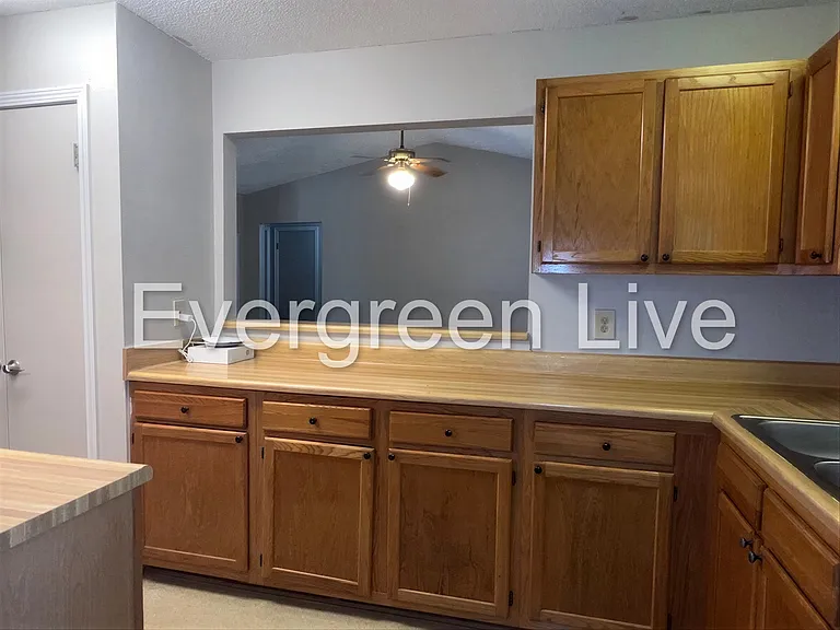 105 Celestin Ct — Photo 8