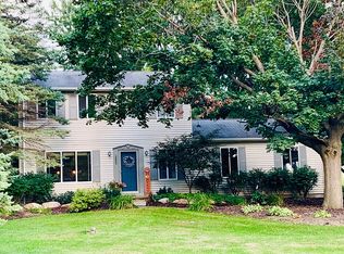 2880 Killarney Park Dr, Hartland, MI 48353