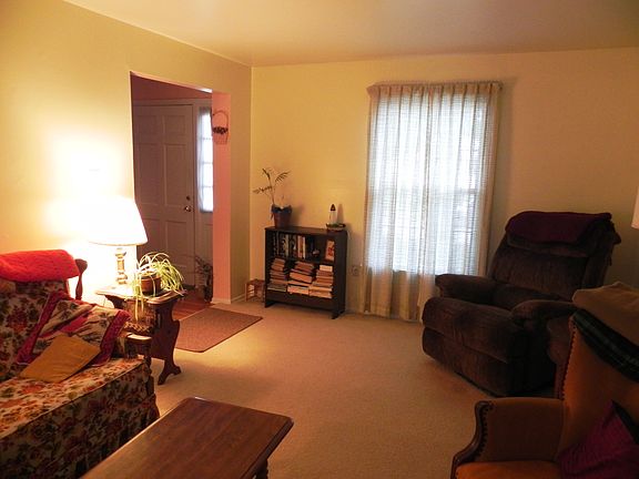 5th image of 704 Elmtree Ln