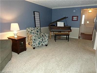 4th image of 995 Concord Dr