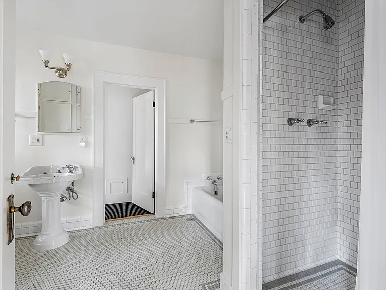 2407 S Garfield St — Photo 27
