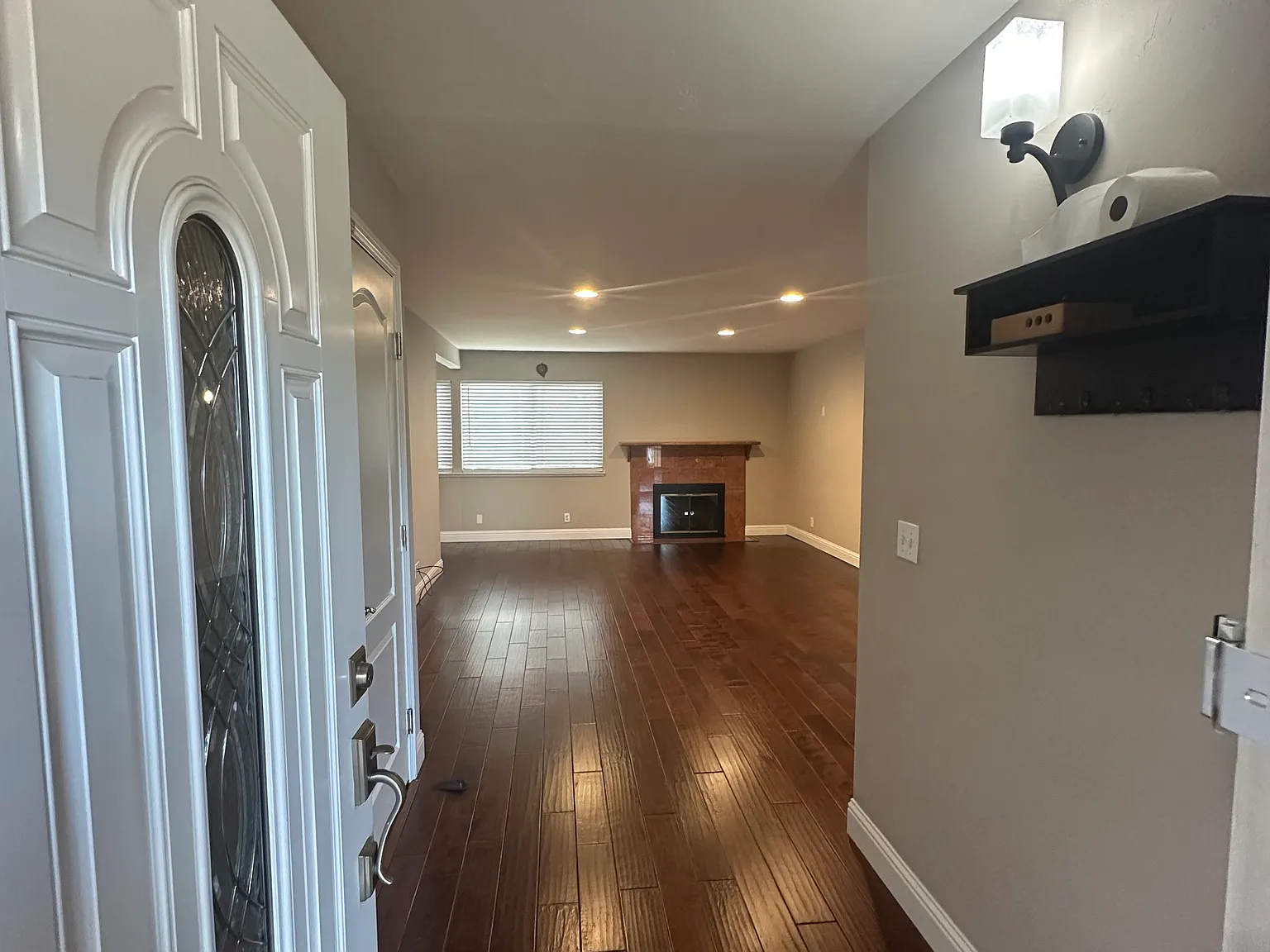 3 bed, 1153 sqft, $3,900 — Photo 3