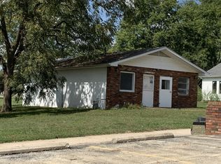 800 S High St #17, Paxton, IL 60957