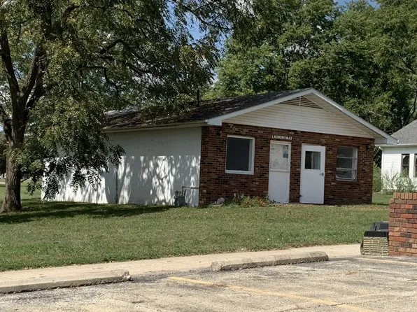800 S High St #17, Paxton, IL 60957