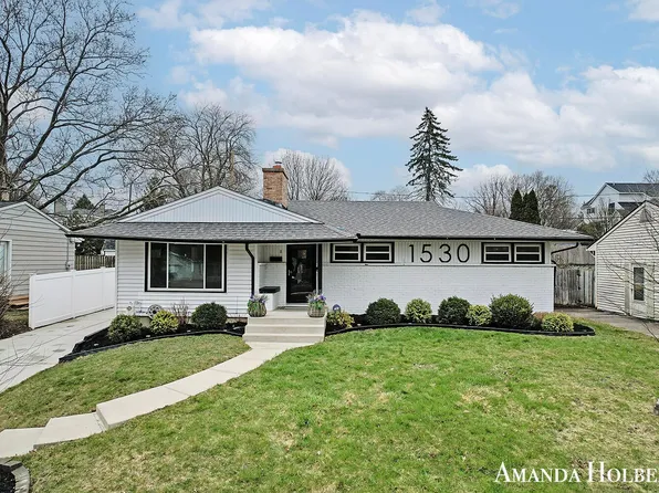 1530 Sherwood Ave SE, East Grand Rapids, MI 49506