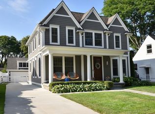 1560 Villa Rd, Birmingham, MI 48009