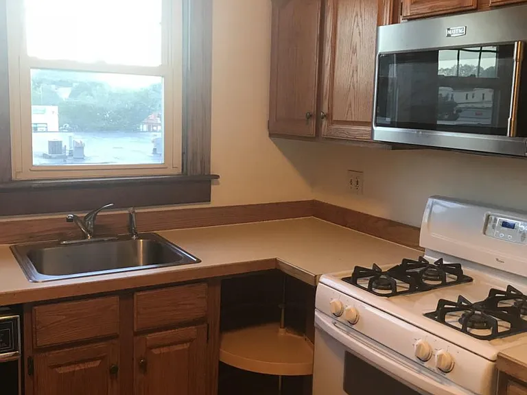 54 Burlington St — Photo 2