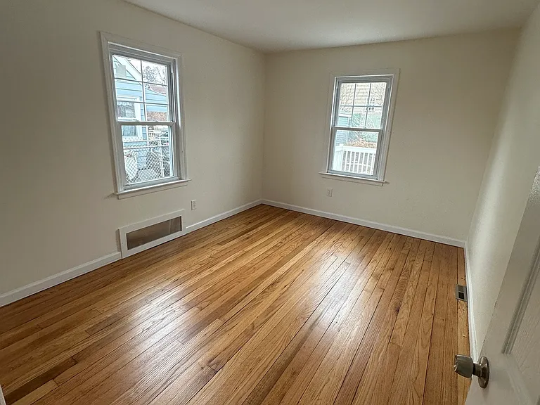 11 Colony St — Photo 10