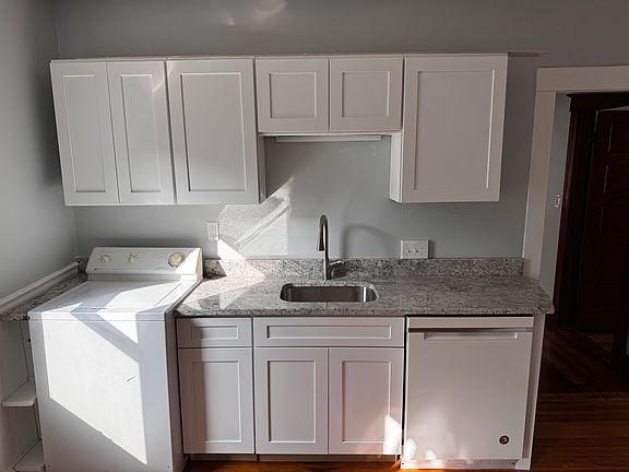 Granite Counter
Washer - Disposal -Dishwasher