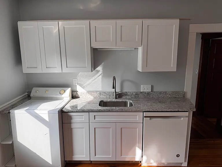 Granite Counter
Washer - Disposal -Dishwasher