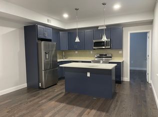 329 N 11th St #3R, Philadelphia, PA 19107