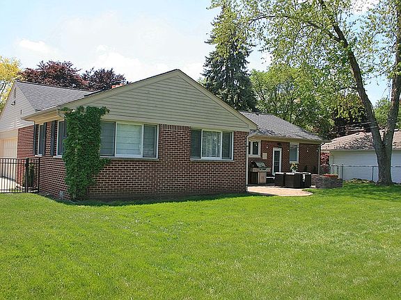 4th image of 16904 Kinross Ave