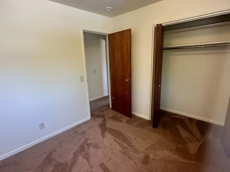 1302 Crowley Ave — Photo 10