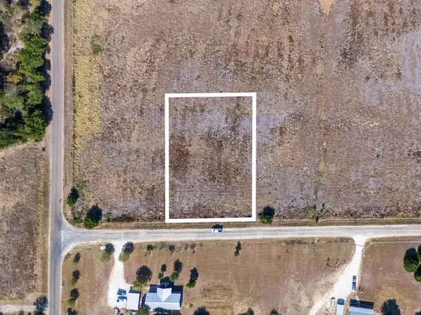 2 Howard Dr, Moody, TX 76557
